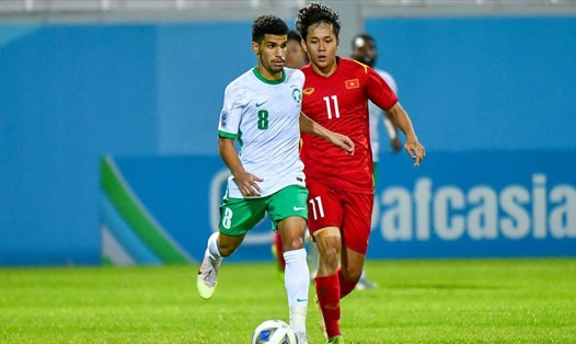 Lê Minh Bình (số 11) lỡ cơ hội mở tỉ số cho U23 Việt Nam. Ảnh: AFC
