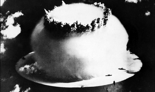 Đám mây hình nấm sau vụ nổ bom nguyên tử trong các cuộc thử nghiệm hạt nhân do quân đội Mỹ thực hiện trên đảo san hô Bikini ở Thái Bình Dương năm 1946. Ảnh: AFP/Cơ quan Hạt nhân Quốc phòng Mỹ