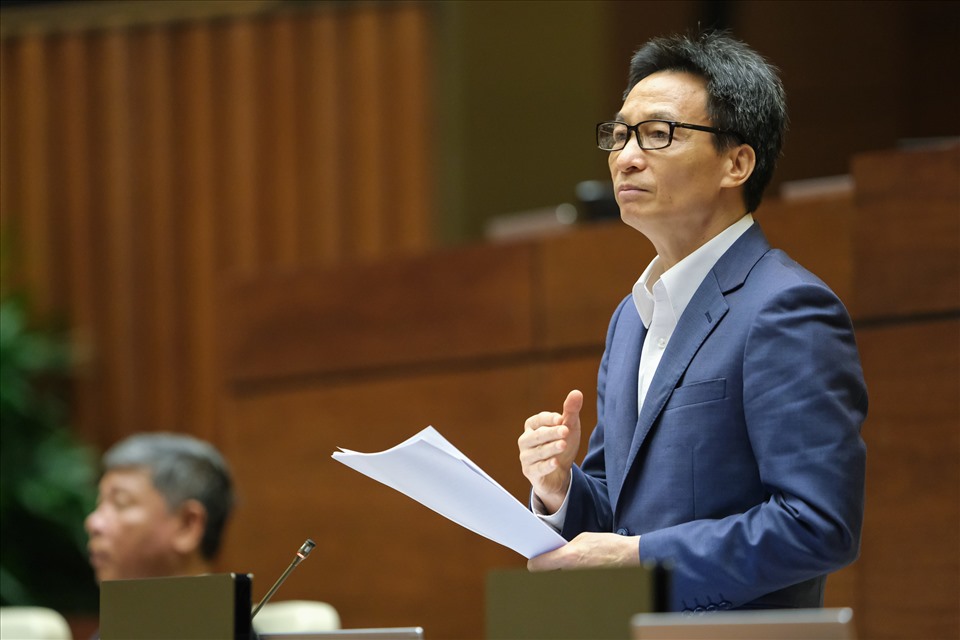 Phải quản lý giá dịch vụ y tế của cả bệnh viện công và bệnh viện tư