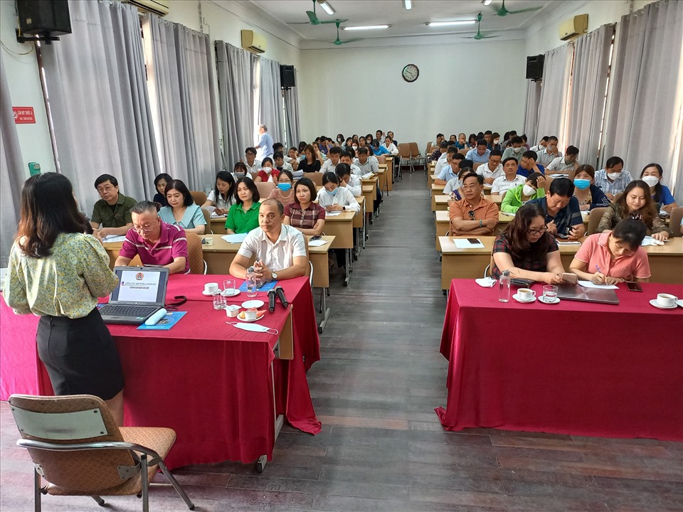 150 cán bộ Công đoàn cơ sở được Công đoàn ngành Giao thông vận tải Hà Nội tập huấn về nghiệp vụ. Ảnh: CĐN