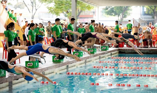 Không chỉ nâng cao sức khoẻ và sự bền bỉ, bơi lội cũng là một trong những kỹ năng thiết yếu đối với trẻ em.