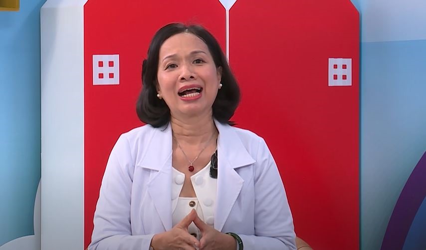 Bác sĩ Vân tư vấn trong chương trình. Ảnh: CTCC.