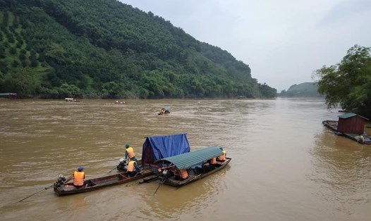 Trung tâm Khí tượng thuỷ văn tỉnh Tuyên Quang  đang phát đi cảnh báo mưa lũ, lốc sét, sạt lở đất... đến người dân.