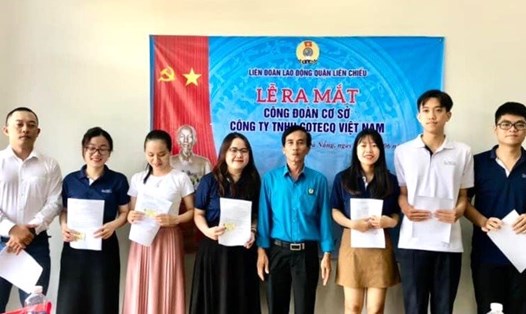 Liên đoàn Lao động quận Liên Chiểu, thành phố Đà Nẵng thành lập mới Công đoàn cơ sở với 21 đoàn viên. Ảnh: Tường Minh