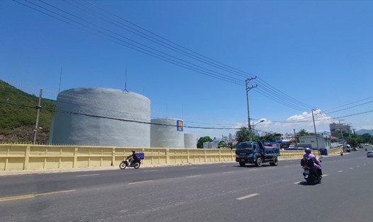 Kho xăng dầu đặt giữa lòng thành phố Nha Trang.