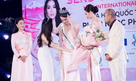 Phương Anh đại diện Việt Nam thi Hoa hậu Quốc tế. Ảnh: NSCC.