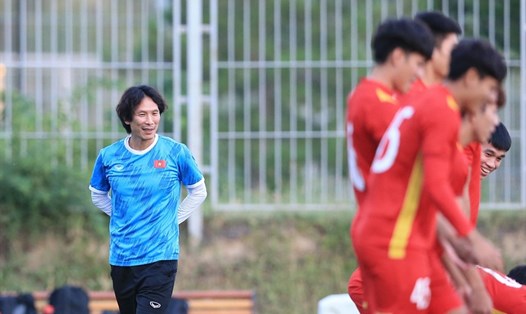 Huấn luyện viên Gong Oh-kyun mong muốn các cầu thủ U23 Việt Nam có nhiều cơ hội ra sân hơn tại V.League, hạng Nhất. Ảnh: Lâm Thỏa/VFF