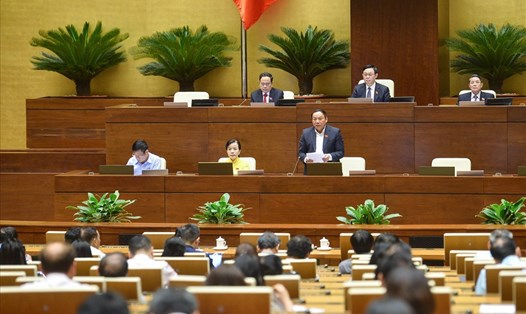 Bộ trưởng Bộ Văn hóa, Thể thao và Du lịch Nguyễn Văn Hùng phát biểu giải trình tại phiên thảo luận. Ảnh: PV