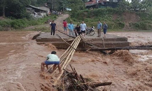 Ngầm tràn Nà Khoa bị mưa lũ cuốn trôi khiến 3 xã thuộc huyện biên giới Nậm Pồ bị cô lập. Ảnh: Mắn On