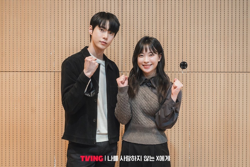 Doyoung (NCT) và nữ diễn viên Han Ji Hyo. Ảnh: TVING Doyoung (NCT) và nữ diễn viên Han Ji Hyo. Ảnh: TVING