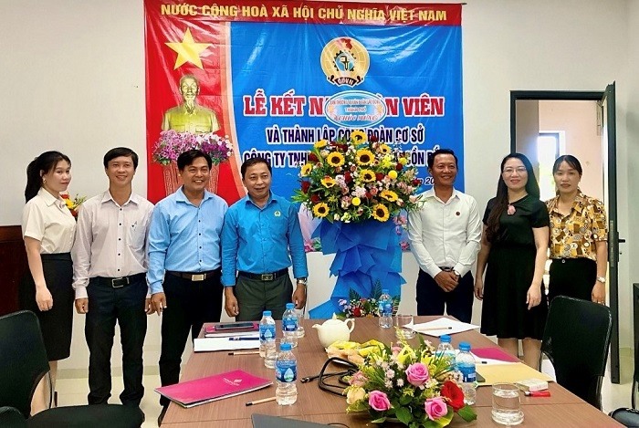Liên đoàn Lao động thành phố Hội An thành lập mới một Công đoàn cơ sở với 26 đoàn viên. Ảnh: Phùng Hữu