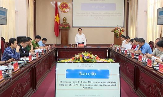 UBND tỉnh Ninh Bình tổ chức hội nghị đánh giá năng lực cạnh tranh cấp tỉnh năm 2021 và bàn giải pháp nâng cao năng lực cạnh tranh năm 2022. Ảnh: NT