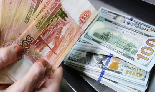 Tỷ giá đồng rúp/USD ngày 14.6.2022 là 56,54 rúp/USD. Ảnh: AFP