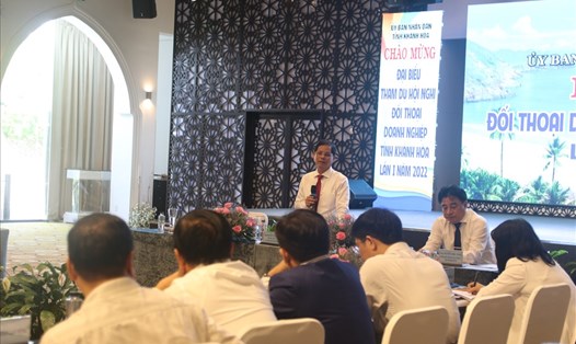 Lãnh đạo tỉnh Khánh Hòa đối thoại với hơn 200 doanh nghiệp. Ảnh: P.Linh