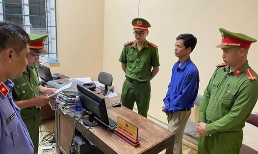 Công an huyện Lâm Bình ra quyết định khởi tố, bắt tạm giam cán bộ địa chính xã về tội chiếm đoạt tiền của người dân. Ảnh: CATQ