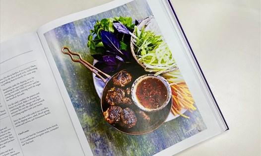 Món bún chả Hà Nội được đưa vào cuốn sách dạy nấu ăn mừng Đại lễ Bạch kim của Nữ hoàng Anh. Ảnh: Đại sứ quán Anh tại Việt Nam