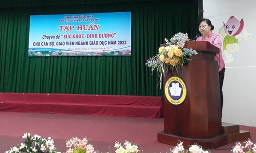 Bà Nguyễn Thuý Hà, Giám đốc Sở GDĐT Đồng Tháp, phát biểu tại buổi tập huấn.