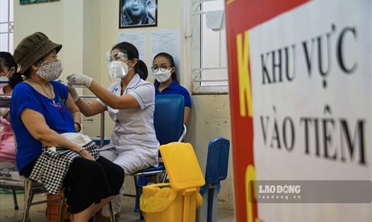 Hà Nội phấn đấu hoàn thành tiêm mũi 4 vaccine COVID-19 trong tháng 6.2022.