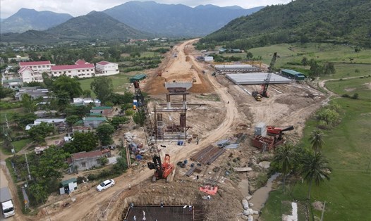 Dự án cao tốc Bắc – Nam đoạn qua địa bàn tỉnh Ninh Thuận. Ảnh Kim