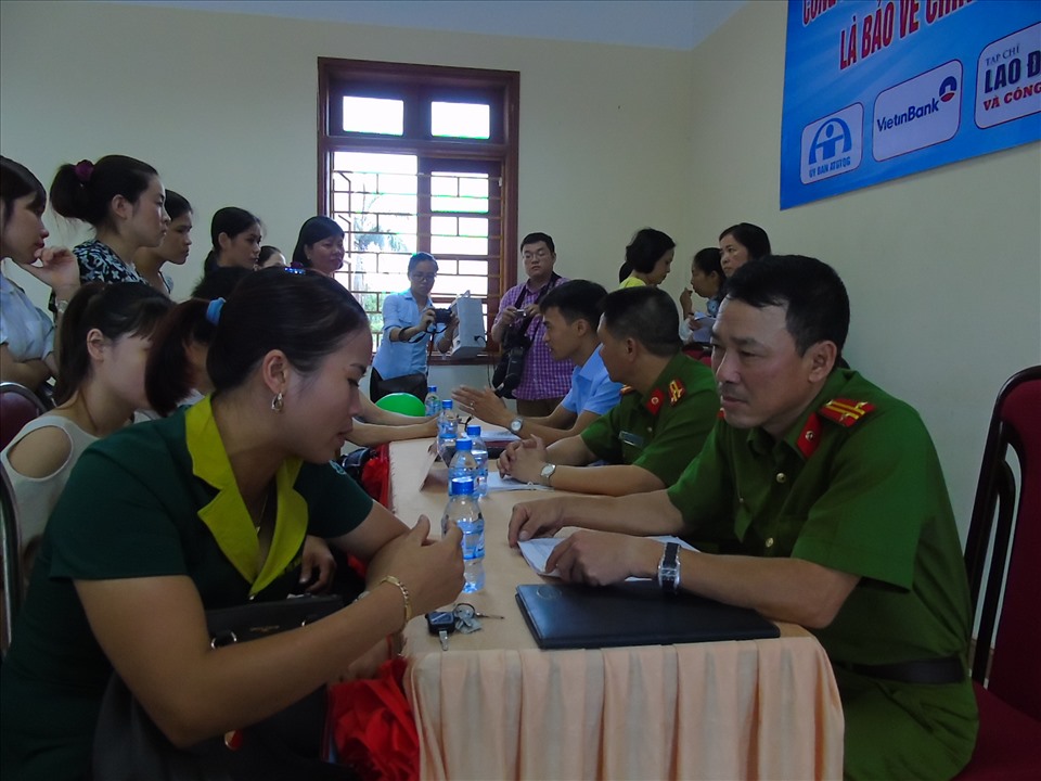 Tư vấn về phòng, chống ma túy cho công nhân lao động (ảnh minh họa). Ảnh: TGCC