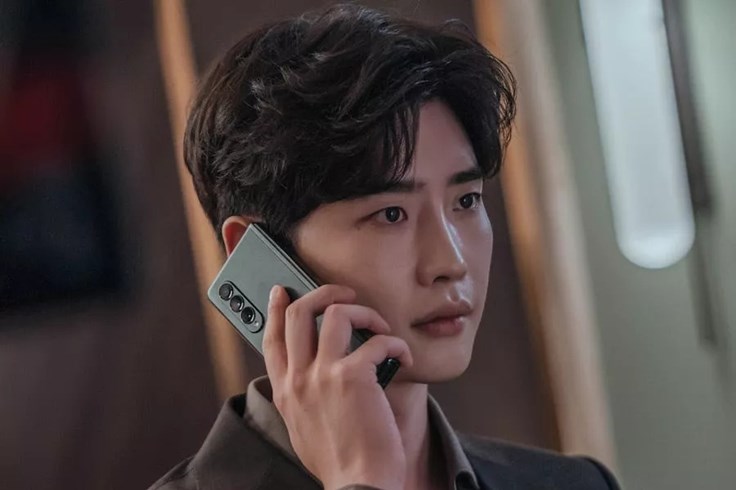 Lee Jong Suk đóng phim nối sóng “Bác sĩ luật sư”