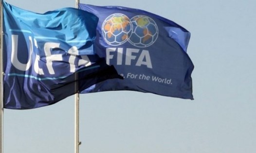 UEFA và FIFA đều đang có những thay đổi tạo nên rất nhiều tranh cãi. Ảnh: Footy Times