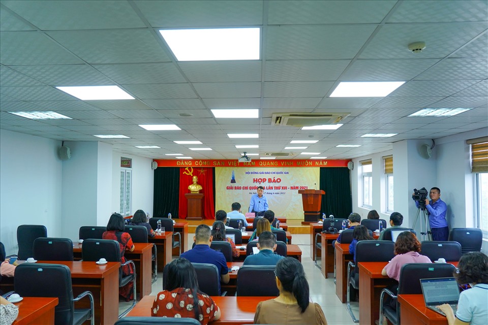 Buổi họp báo thông tin về Giải báo chí quốc gia lần thứ XVI năm 2021. Ảnh: Hữu Chánh.