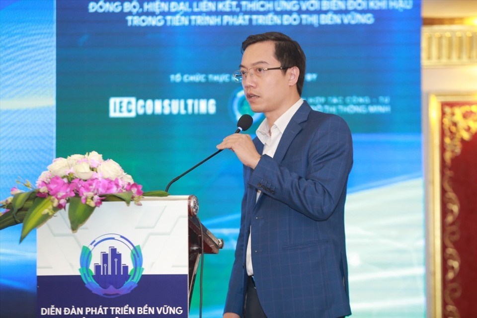 Ông Lê Nho Thông - Phó Giám đốc Kinh doanh Công nghệ Năng lượng số của Huawei Việt Nam tại diễn đàn Ông Lê Nho Thông - Phó Giám đốc Kinh doanh Công nghệ Năng lượng số của Huawei Việt Nam tại diễn đàn
