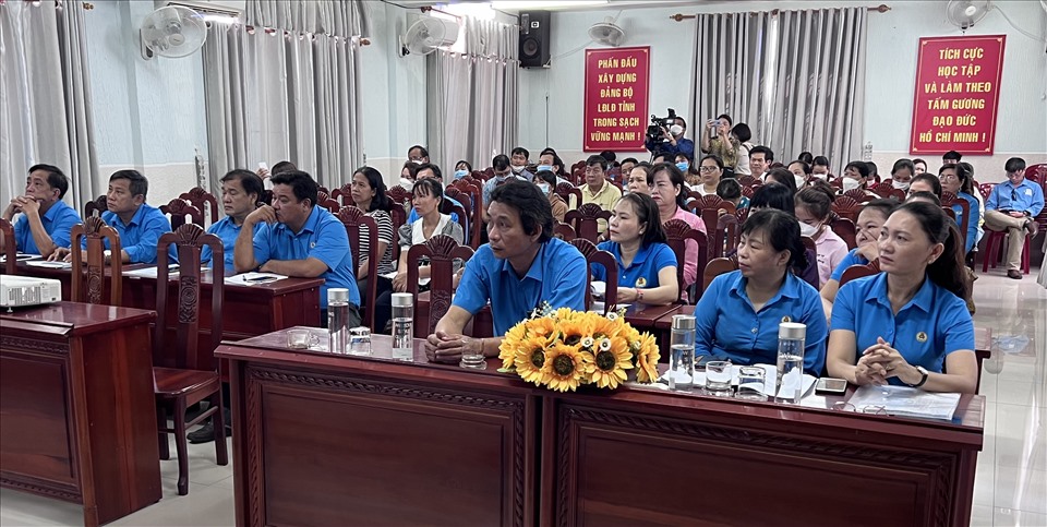 Dự nghe tư vấn chăm sóc sức khỏe hậu COVID-19 có nhiều công nhân lao động đến từ các doanh nghiệp