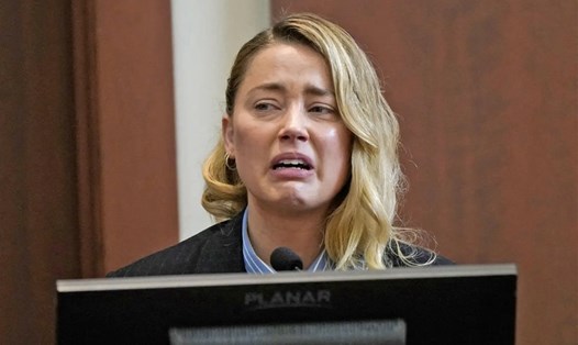 Amber Heard nhiều lần khóc trong phiên tòa. Ảnh: AFP.