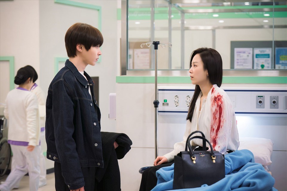 Seo Hyun Jin, Hwang In Yeop trong phim. Ảnh: CMH. Seo Hyun Jin, Hwang In Yeop trong phim. Ảnh: CMH.