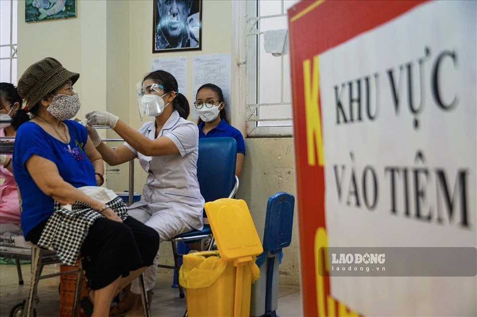 Hà Nội chỉ đích danh 3 quận tiêm vaccine COVID-19 chậm, không đạt tiến độ