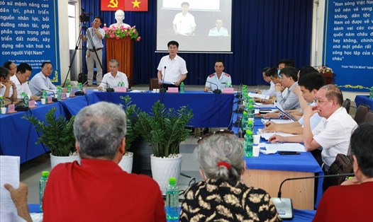 Đại diện Thanh tra Chính phủ cùng các bộ, ngành và UBND TPHCM đối thoại với người dân Thủ Thiêm chiều ngày 17.6. Ảnh: Minh Quân