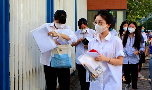 Sáng 18.6, thí sinh ở Hà Nội đã bước vào làm bài thi môn Ngữ văn trong kỳ thi tuyển sinh vào lớp 10. Ảnh: Minh Hà