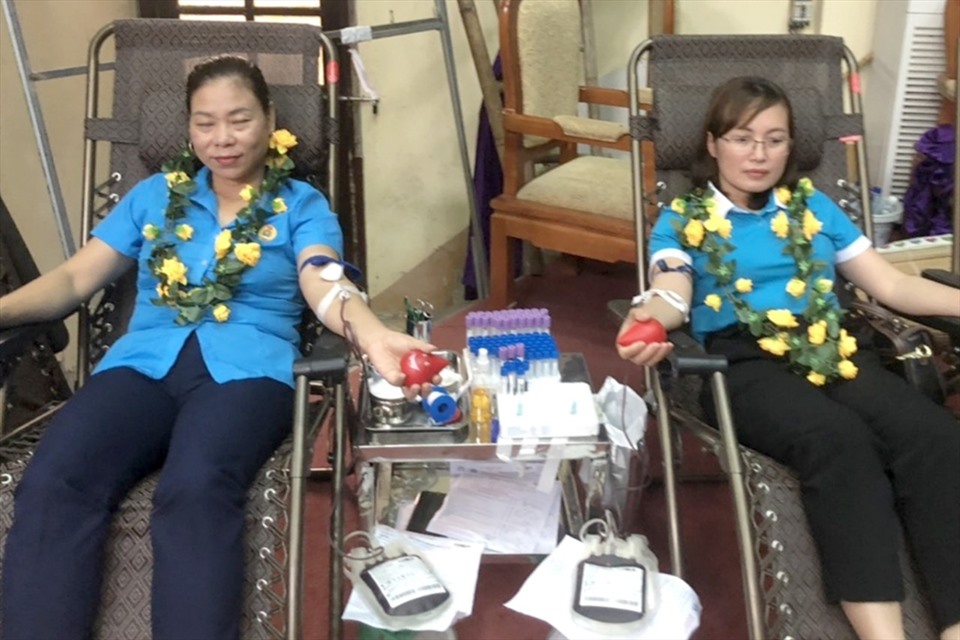 Gần 400 cán bộ, đoàn viên, người lao động huyện Hạ Hòa tham gia ngày hội hiến máu tình nguyện. Ảnh: ĐVCC.
