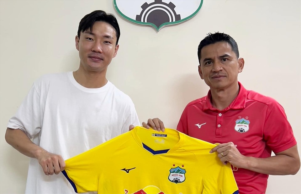 Hoàng Anh Gia Lai tìm được người thay trung vệ Kim Dong-su