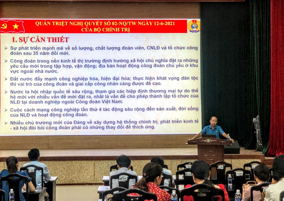 Liên đoàn Lao động quận Liên Chiểu, thành phố Đà Nẵng quán triệt Nghị quyết 02 của Bộ Chính trị đến cán bộ Công đoàn. Ảnh: Phương Trà