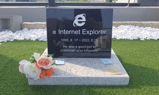 Bia mộ của Internet Explorer tại một quán cà phê ở Hàn Quốc. Ảnh chụp màn hình