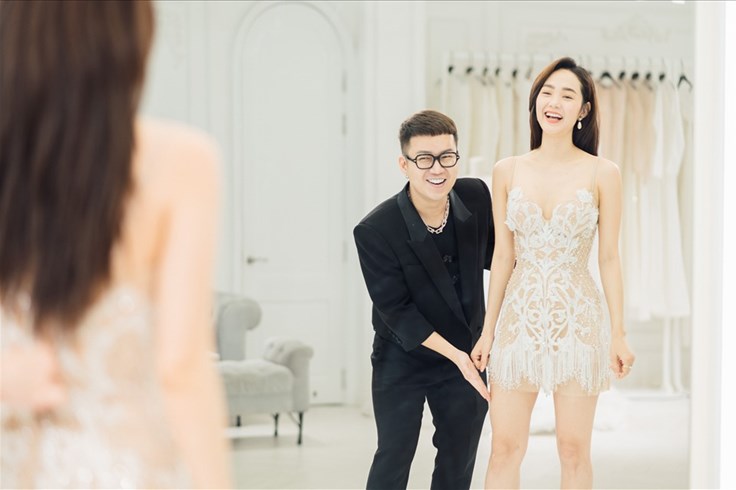 Minh Hằng tỏa sáng với đầm cưới 2in1 biến hoá độc đáo Minh Hằng tỏa sáng với đầm cưới 2in1 biến hoá độc đáo