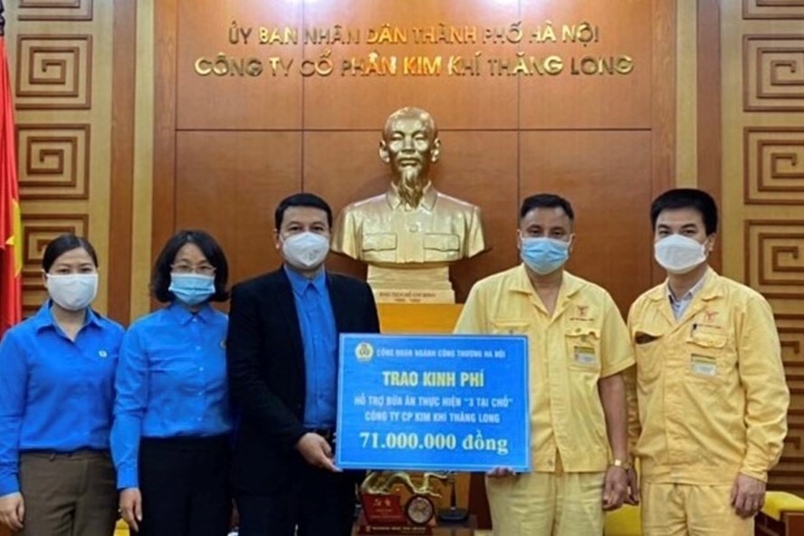 Ngoài các hoạt động chăm lo, hỗ trợ về vật chất cho người lao động, Công đoàn ngành Công thương Hà Nội còn chú trọng công tác tuyên truyền, phổ biến pháp luật Ảnh minh hoạ: CĐN