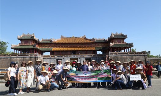 Đoàn famtrip Malaysia khảo sát các tuyến điểm du lịch Thừa Thiên Huế.