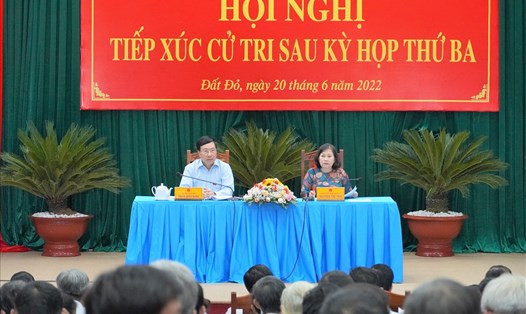 Phó Thủ tướng Thường trực Phạm Bình Minh dự tiếp xúc cử tri tại huyện Đất Đỏ sáng 20.6. Ảnh: T.A