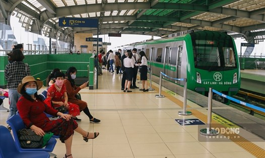 Tuyến đường sắt Cát Linh - Hà Đông mỗi ngày vận chuyển trên 15.828 hành khách. Ảnh LĐ
