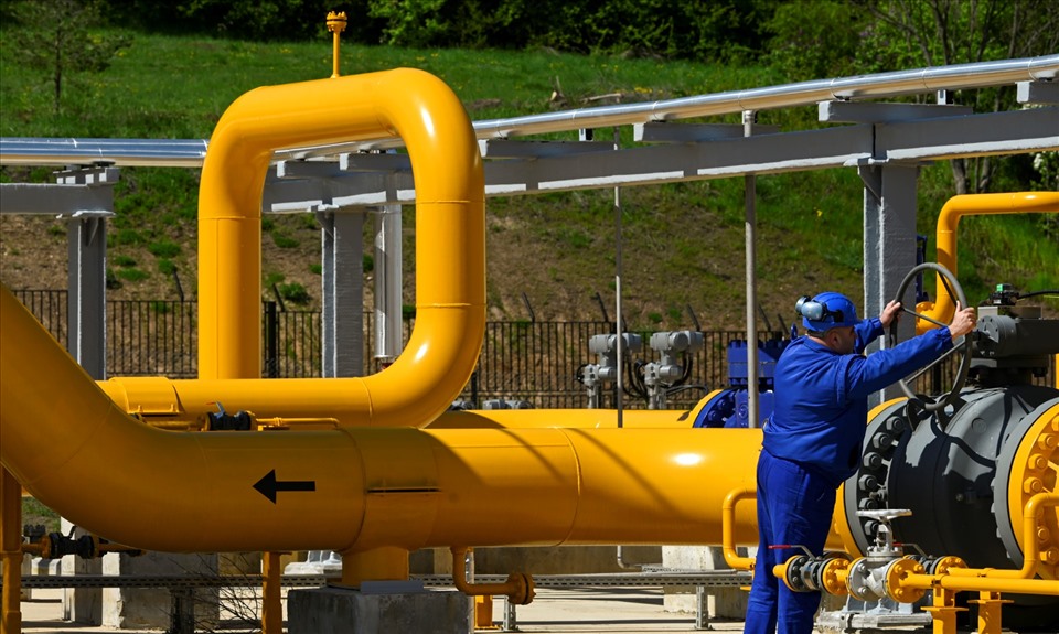 Why is Russia unaffected even when cutting gas to Europe?