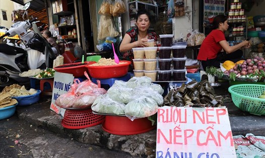 Giá cả hàng hóa tăng trong dịp Tết Đoan Ngọ. Ảnh: Nguyễn Thúy