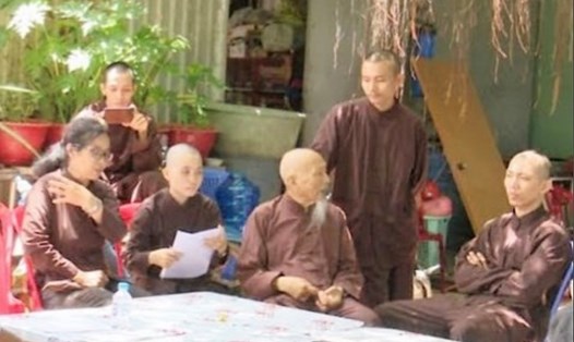 Ông Lê Tùng Vân bị cấm đi khỏi nơi cư trú, 5 bị can còn lại trong vụ án Tịnh Thất Bồng Lai bị bắt tạm giam.