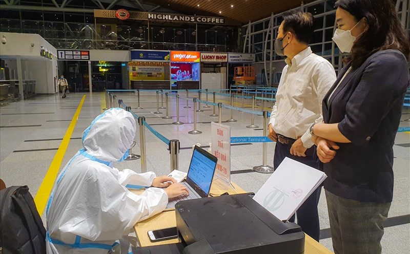 Đà Nẵng xét nghiệm COVID-19 miễn phí cho du khách Hàn Quốc. Ảnh: DNF