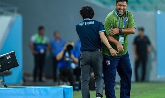 Huấn luyện viên Worrawoot Srimaka dẫn dắt U23 Thái Lan cầm hòa U23 Việt Nam. Ảnh: Changsuek