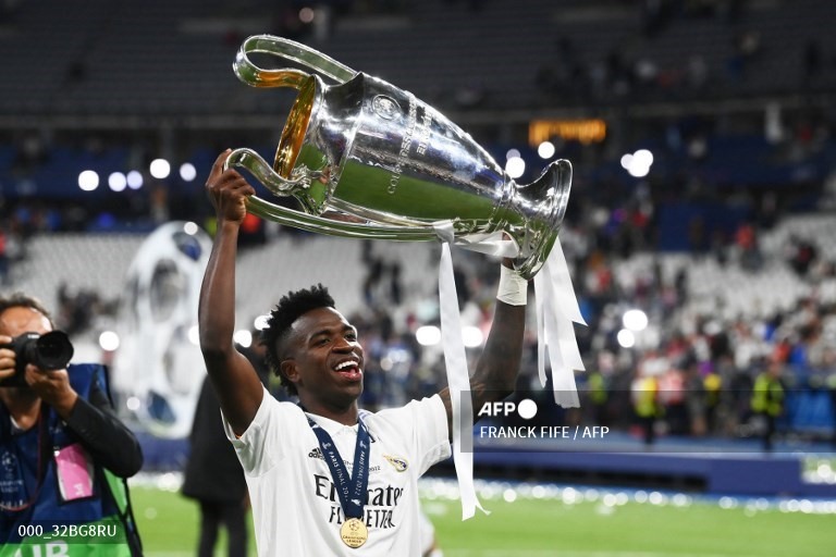 PSG chèo kéo Vinicius bằng hợp đồng siêu "khủng"