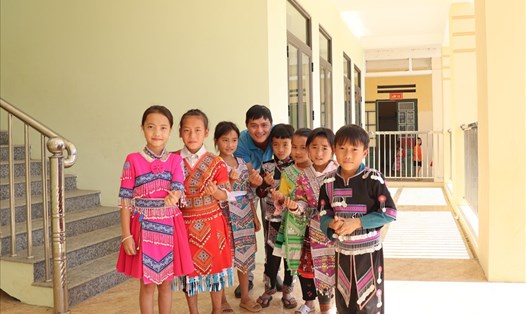 Các em học sinh tại điểm trường Tà Ghênh 100% là người dân tộc Mông.